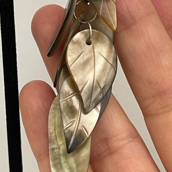 Carved leaf cluster mother of pearl drop earrings - Picture 4 of 4